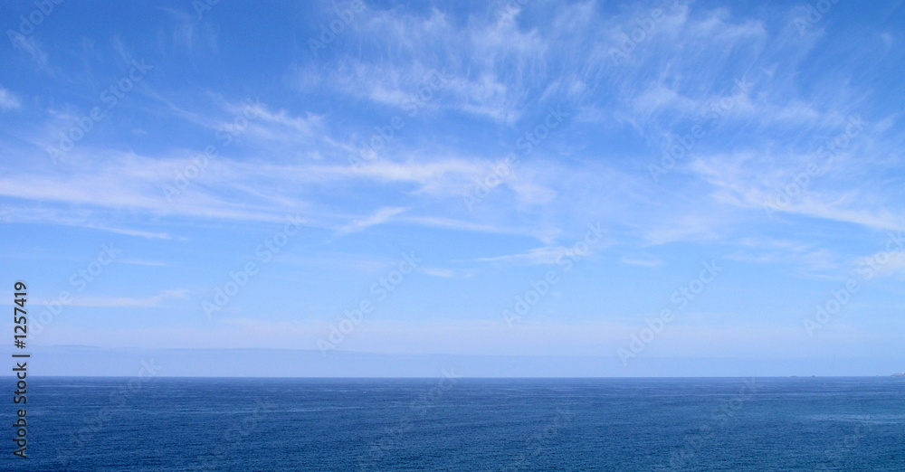 Naklejka premium blue sky and sea