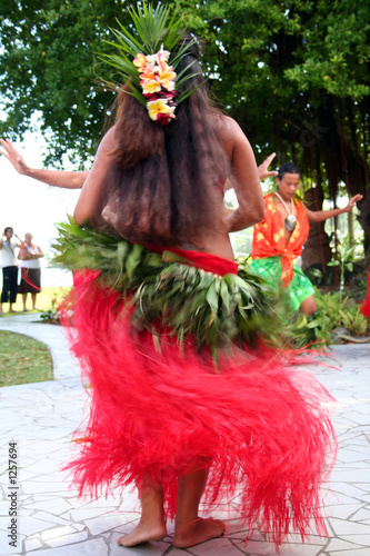 tahitian woman dancing