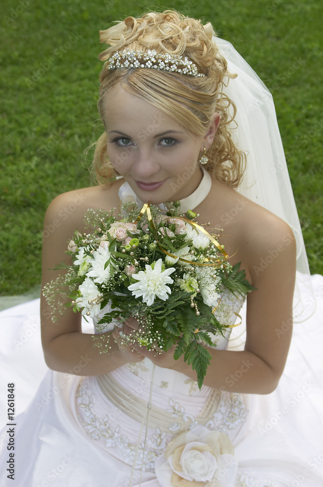 © Roman White - the beautiful bride with a bouquet of flowers.
