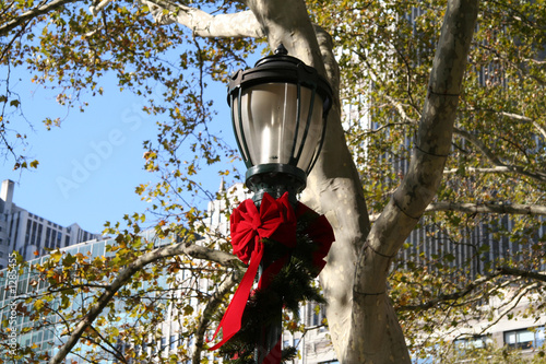 nyc holiday lamp