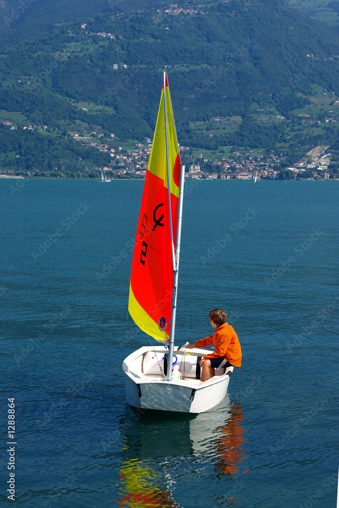 Naklejka premium child on the sailboat 2