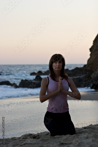 Fototapeta Naklejka Na Ścianę i Meble -  yoga on the beach 2