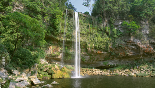 Fototapeta Naklejka Na Ścianę i Meble -  cascada (waterfall) misol ha, chiapas, mexico