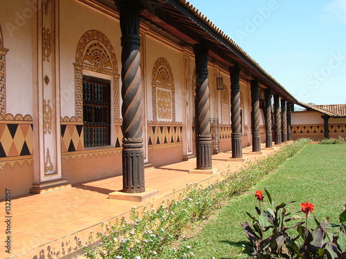 Fotografi jesuit mission church courtyard