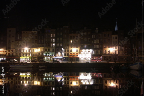 port d'honfleur la nuit