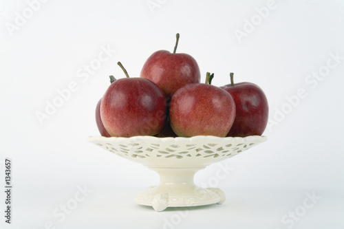 schale mit äpfeln