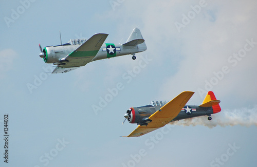 Tableau sur toile two wartime fighters in flight