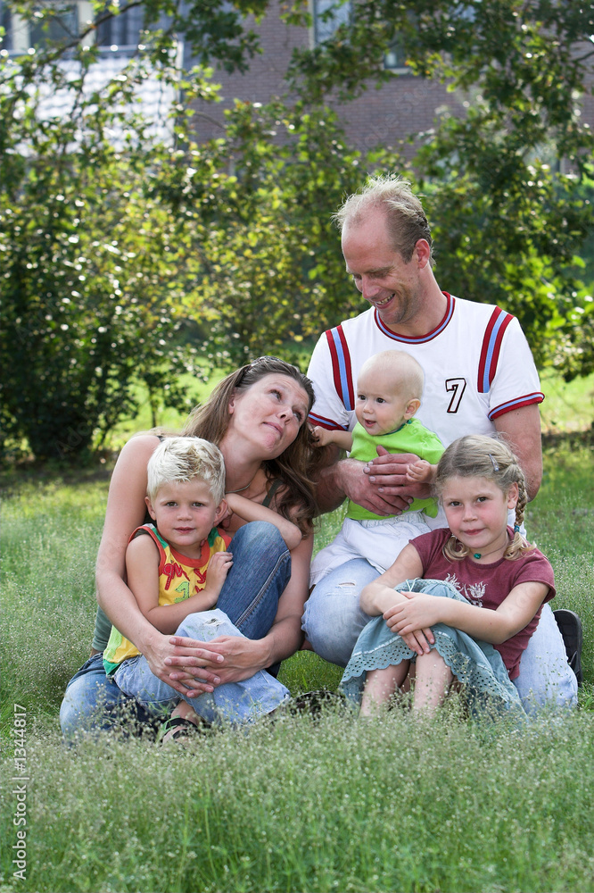 Obraz premium pulling mom's hair