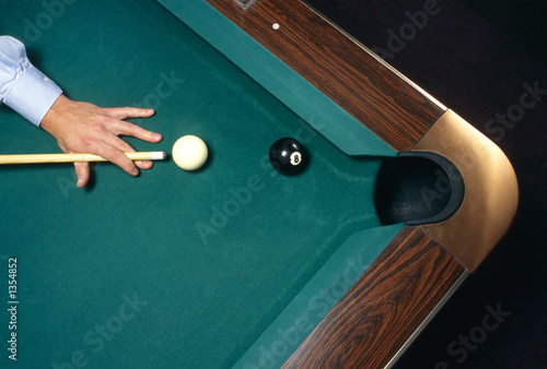shooting the 8 ball to win