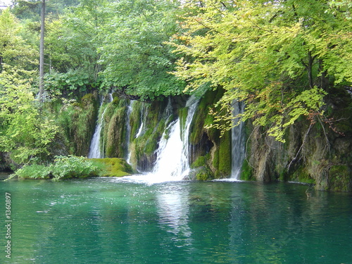 cascade de plitvice, en croatie.