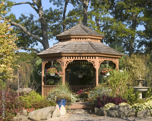 Canvas Print wood gazebo in woodland garden setting
