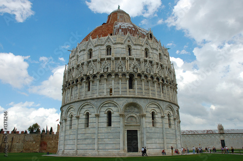 baptisterium zu pisa photo