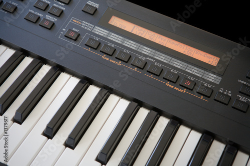 synthesizer keyboard