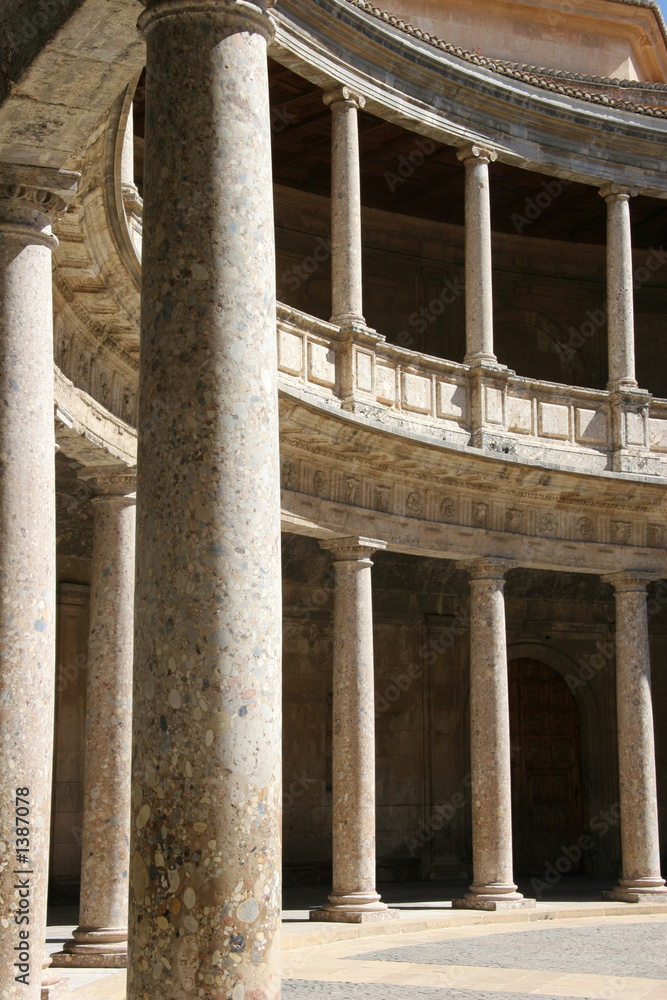 antike säulen