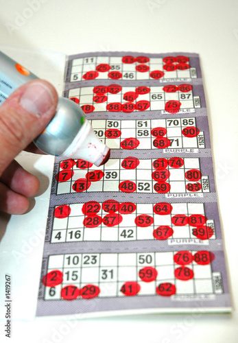 marking bingo card