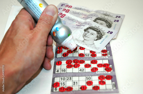 marking bingo card and bank notes