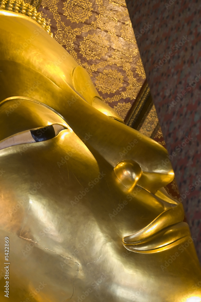 lying buddha wat po bangkok thailand