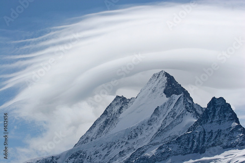 shreckhorn peak with lenticular cloud