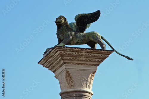 lion statue of venice