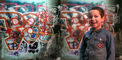 regard d'enfant sur l'art urbain