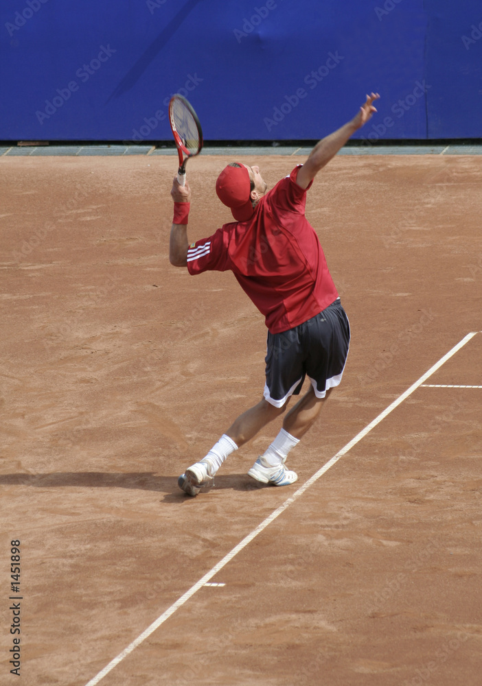 tennis man serving the ball