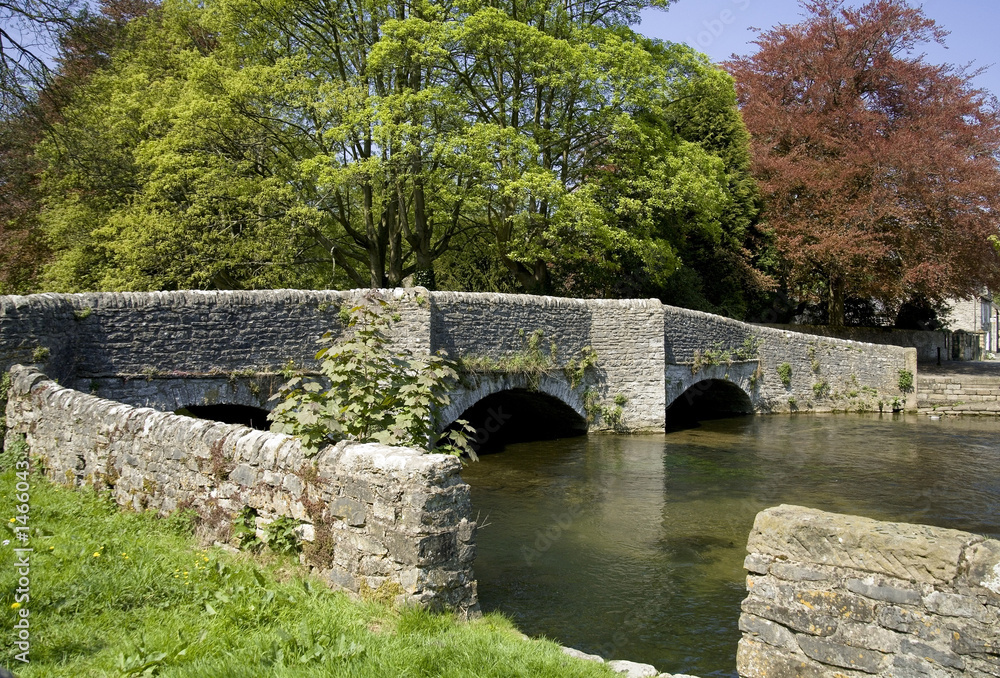 Fototapeta premium ashford in the water peak district national park d