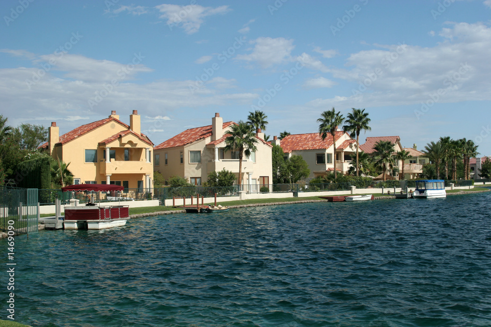 beautiful houses by the lake