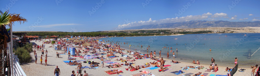 Obraz premium plaża zrce w panoramie chorwacji