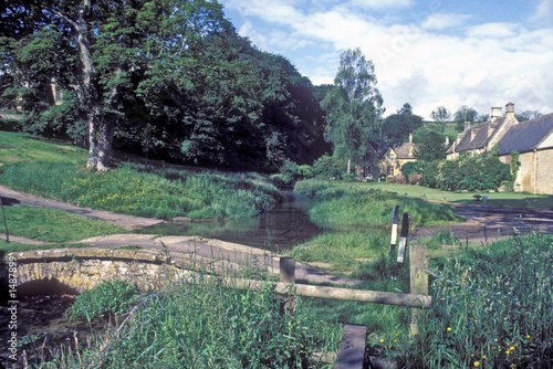 cotswold village naunton photo