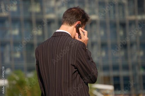 le businessman au téléphone © GoodPics
