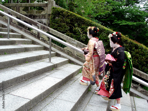 geishas climbing kyomizu photo