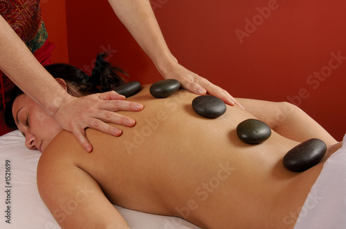massage hot mineral stones