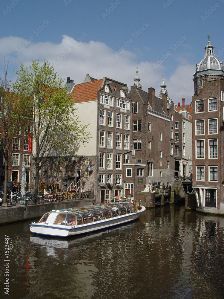 boat trip through amsterdam