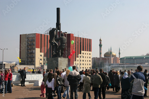 monument to oil workers photo