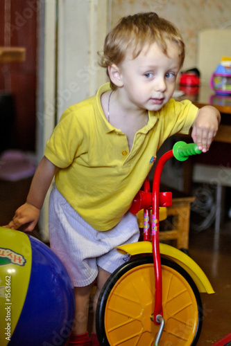 boy in yellow (42)