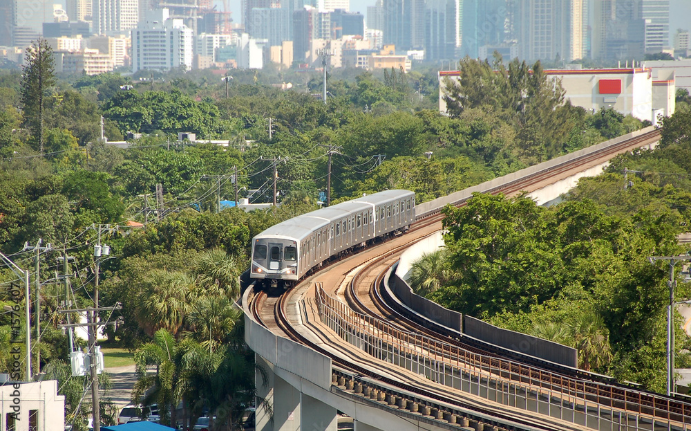 Obraz premium city train with commuters
