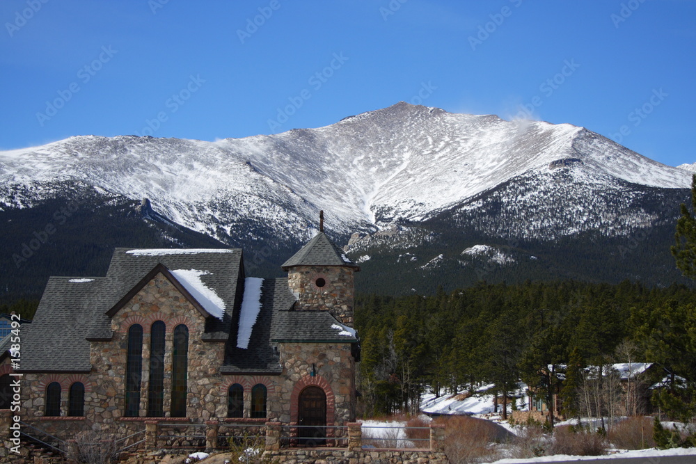 Fototapeta premium mountain and church