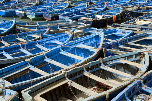 alignement de barques - essaouira