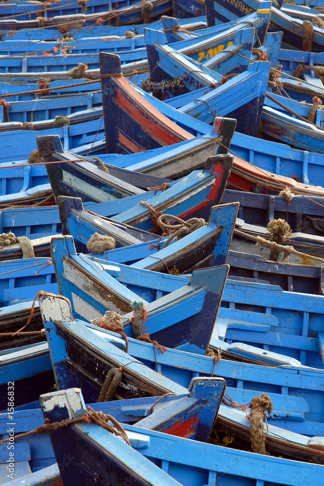 alignement de barques - essaouira