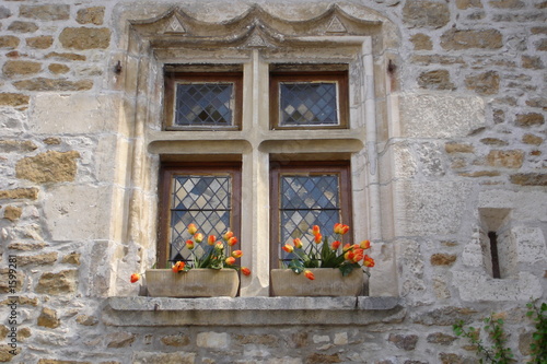 fenêtre d'une belle demeure de carennac (quercy-lo