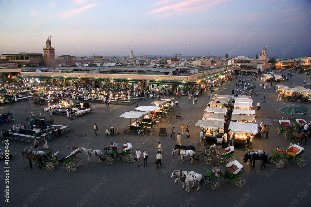 place jemaa el fna à la tombée du jour - marrakech
