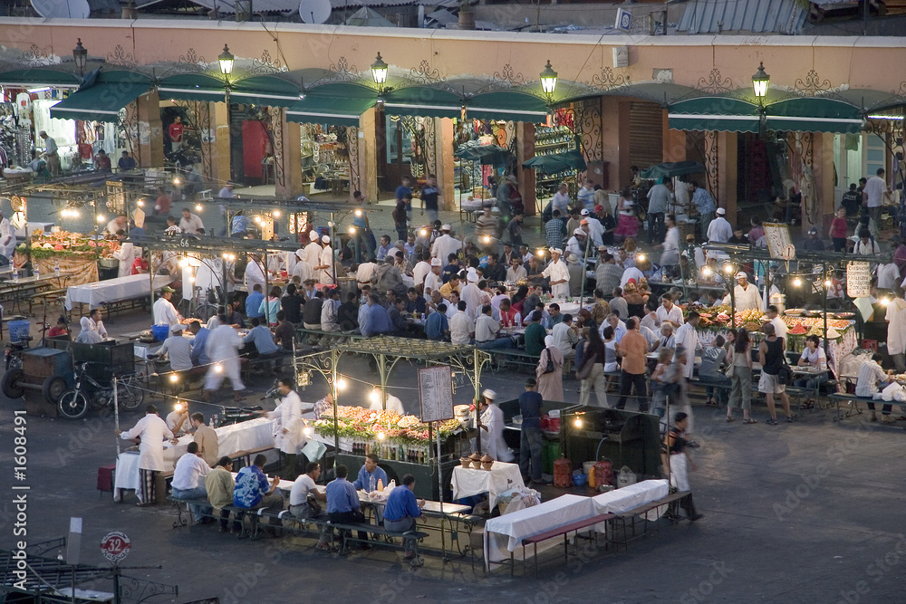 place jemaa el fna à la tombée du jour - marrakech