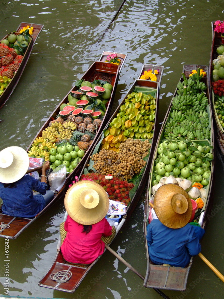floating market in bangkok - obrazy, fototapety, plakaty 