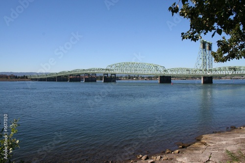 columbia river bridge