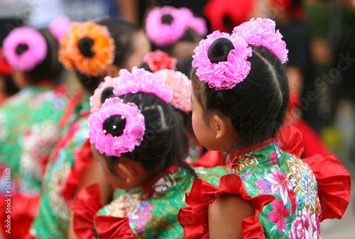 chinese dancers