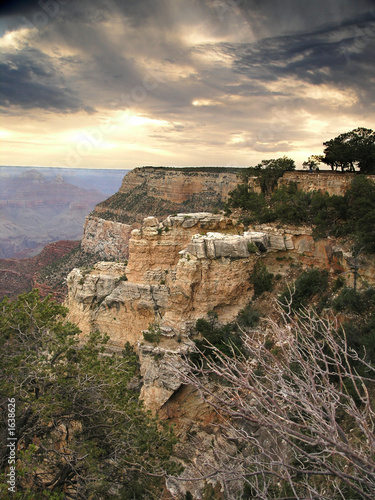 grand canyon vertical cliff