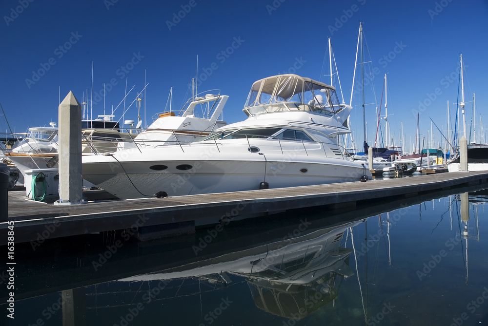 Fototapeta premium white yacht