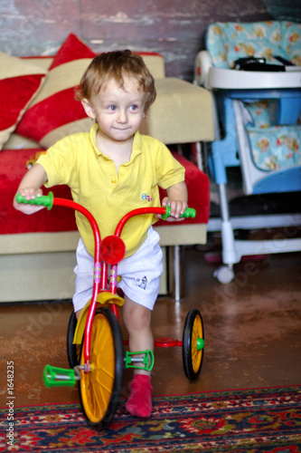 boy in yellow (28)