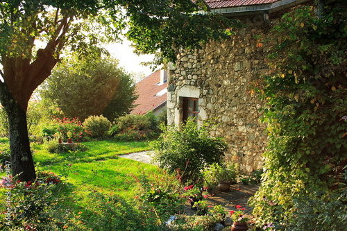 maison en pierres dans le parc de la chartreuse #1649847
