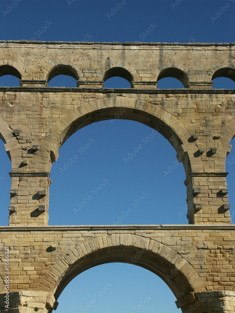 étages du pont du gard